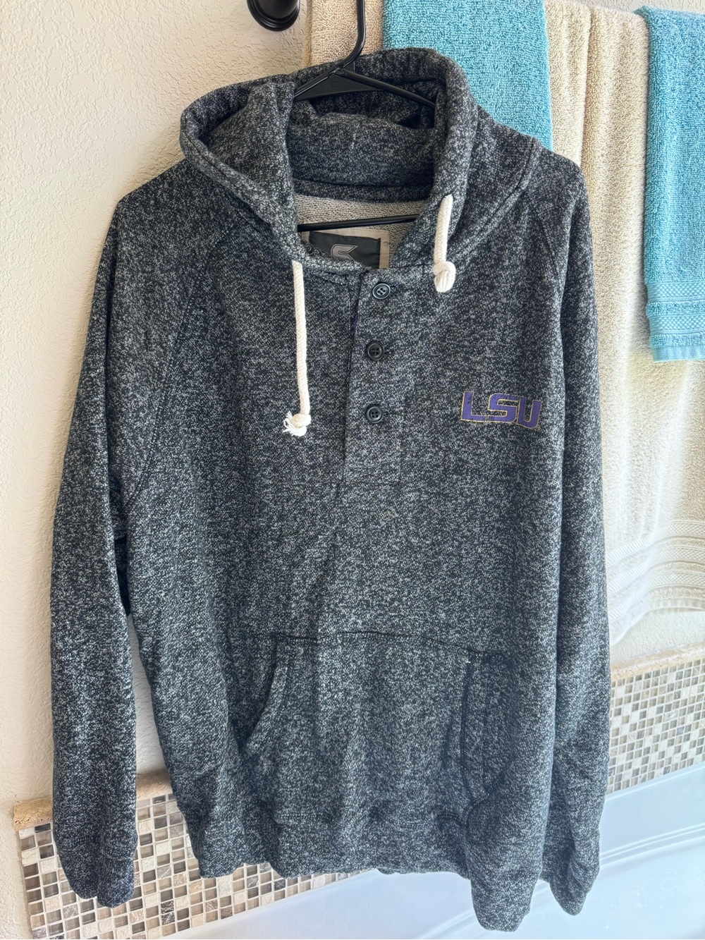 Colosseum LSU Heathered Dark Gray Pullover Hoodie